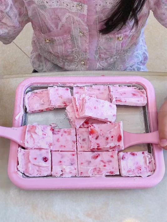 儿童节送孩子一个这样的 炒冰机 这个夏天在家就可以炒酸奶