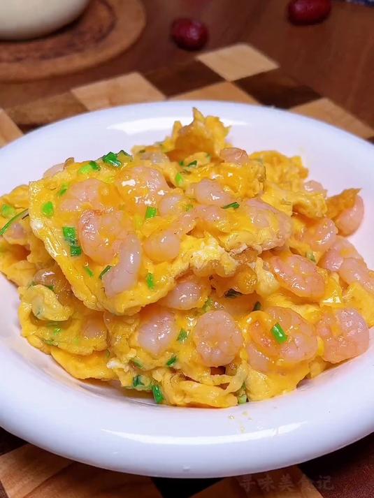 港式茶餐厅桌桌都在点的招牌菜虾仁滑蛋 没想到在家做这么简单