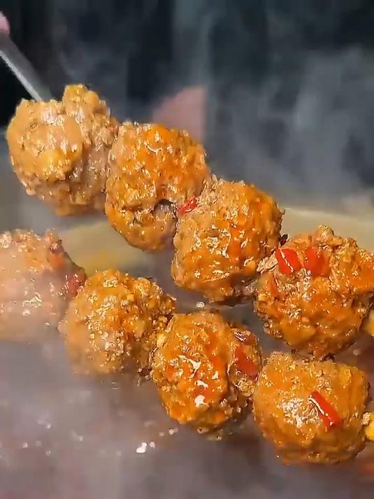 武汉街头手打纯牛肉丸子,还有鹅肝鹅肠吃着好爽