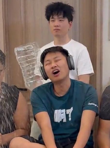 笑到变形的猜歌游戏!这些歌的旋律太魔性,让你笑到眼泪横飞