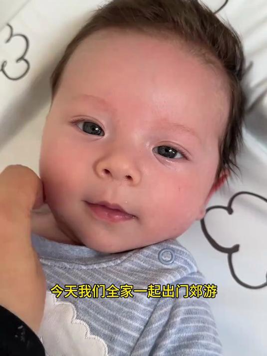 全家出门郊游，带王贝壳坐蒸汽小火车！