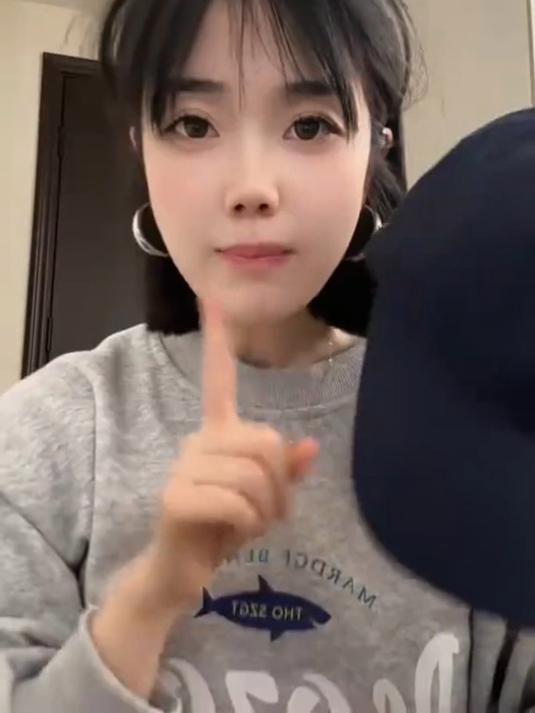 女帽子鸭舌帽时尚显年轻!