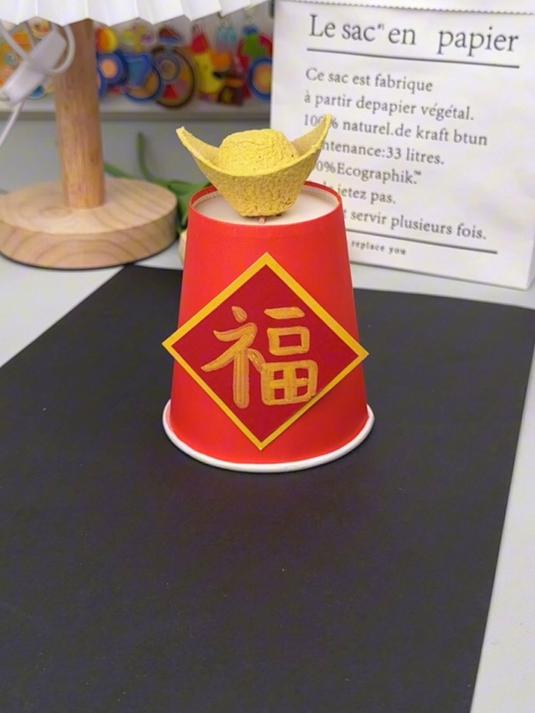 家里的鸡蛋托不要扔,跟小朋友制作好玩的小元宝摆件,动手试试吧