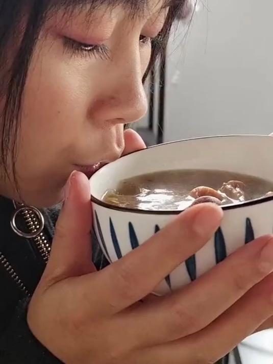 天气冷就适合多喝汤,用这个菌汤包特别简单