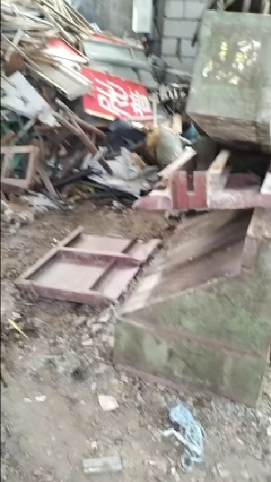 看看鳄鱼剪效果怎么样,一剪两半,操作方便动作平稳。