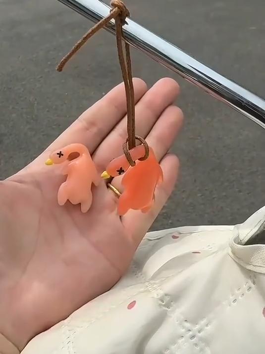 会变色的烤鸭挂件!温度一变颜色换,挂着超吸睛