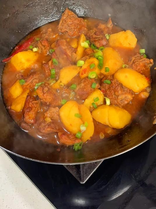 从小吃到大的川味排骨烧土豆！