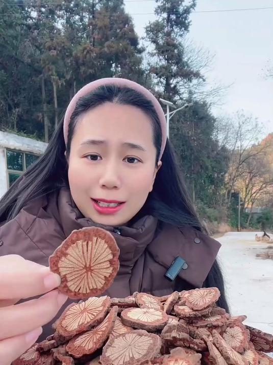 云南野生血塞通红藤,又叫大血藤大血通片,泡水煮水回味甘甜