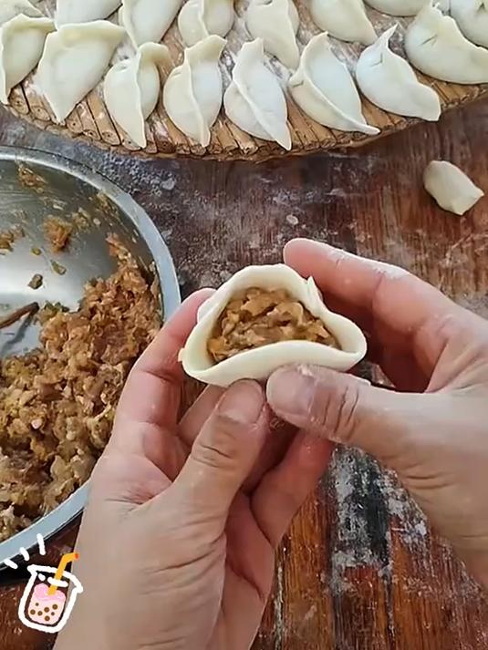 皮薄馅大饺子的做法