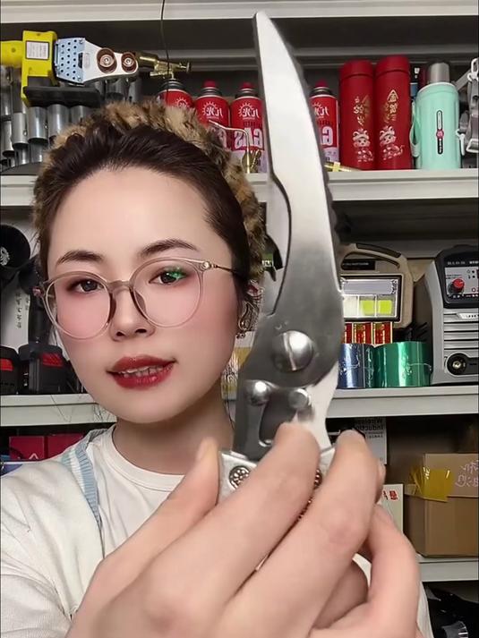 这把剪刀剪骨头像剪纸!鸡鸭鱼骨轻松断,还不费力,用完一冲就净