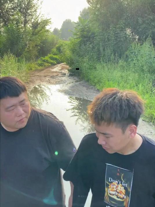 大爷跟我说家里靠养小鸡生活,大家帮我看看这个是什么品种?