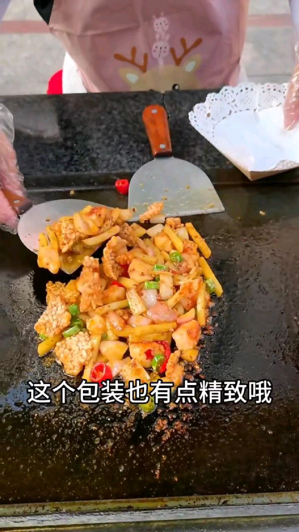 街边小吃锅巴虾滑