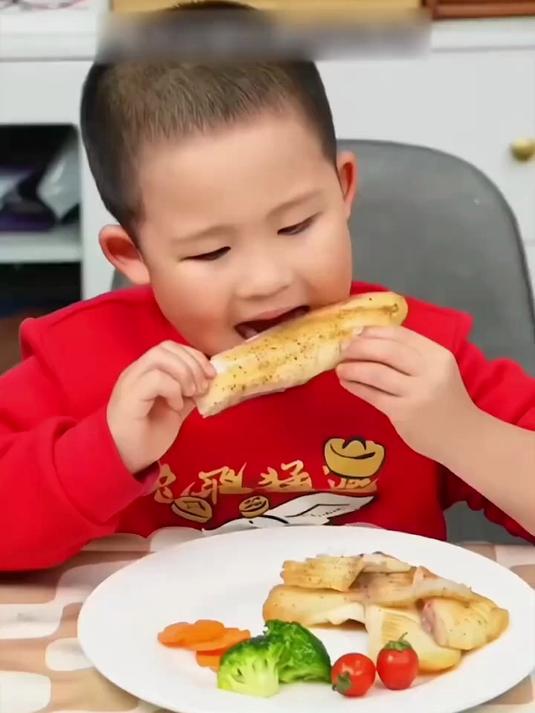 10 分钟快手晚餐｜香煎巴沙鱼排配时蔬，上班族必备！