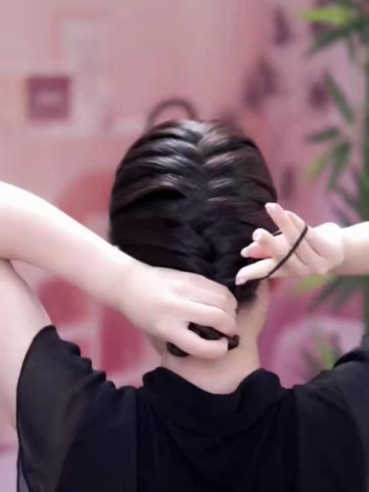 简单又饱满的鱼骨辫教程来喽！姐妹们学会了吗？