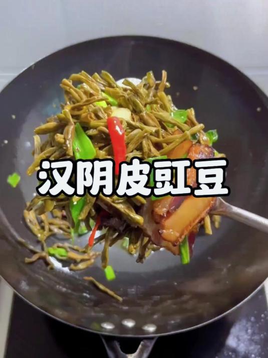 农家菜“干豇豆炒腊肉”,咋做腊肉才不咸,豇豆不硬?技巧全在这