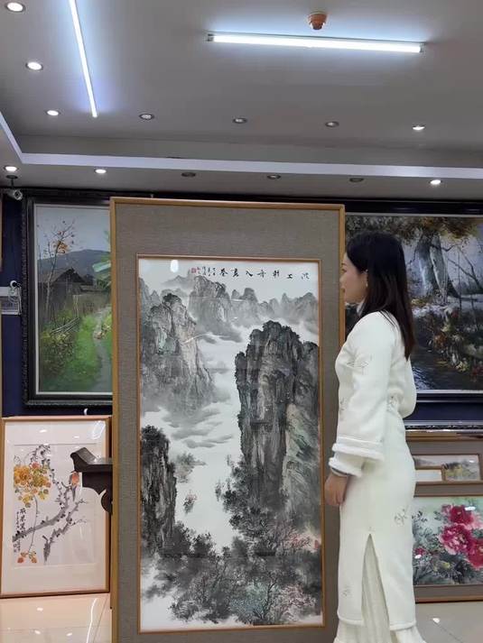 北墙挂画就选这幅高端大气的山水画