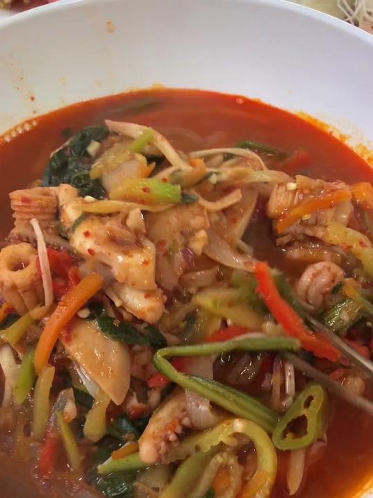 韩国公公的韩剧同款辣海鲜面,做法简单奥。