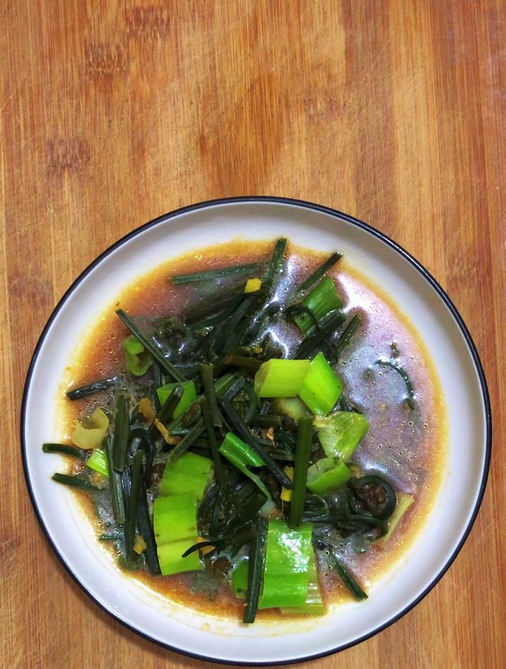 蕨菜怎么吃,分享一道蕨菜炒大葱