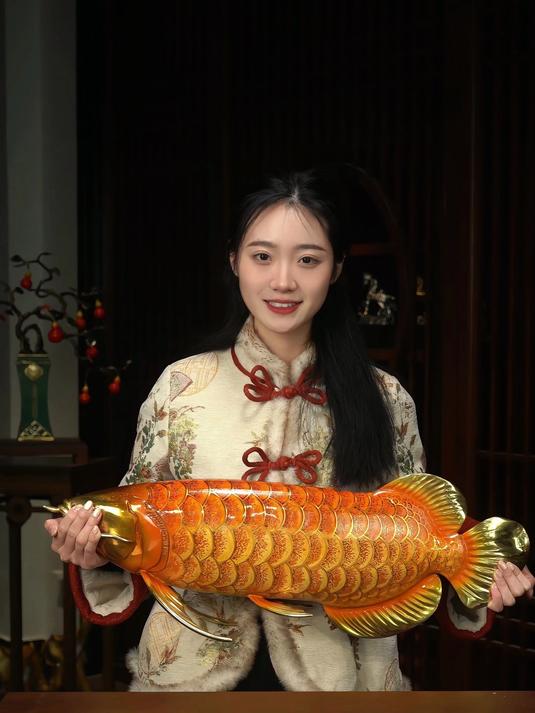 被朋友送的开业礼物,礼之源大漆金龙鱼摆件惊艳到了