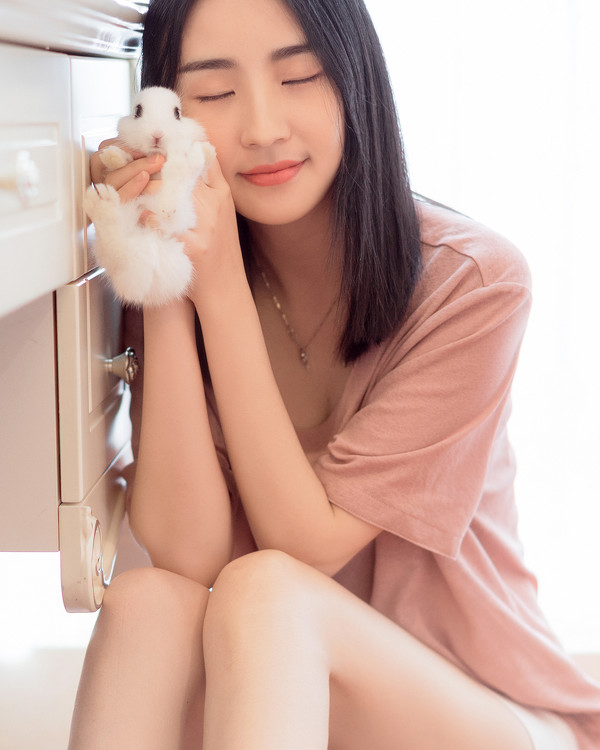 图片[4]-少女与兔子-六色网