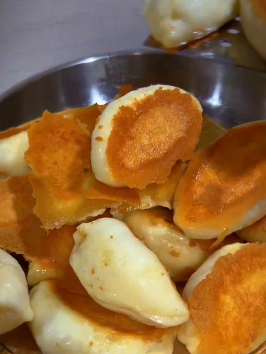 今天给大家分享一个锅贴的做法