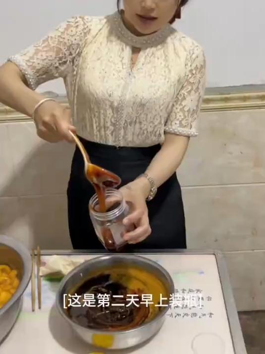 妈妈经常咳嗽我来做点川贝枇杷膏放起来,吃了润肺化痰
