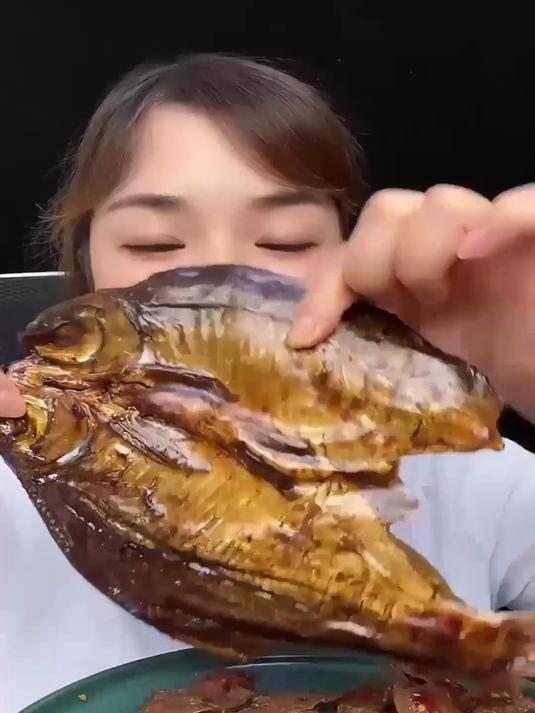 酱香味浓到骨子里!湖南手撕鱼干辣而不燥,深夜追剧神器速囤!