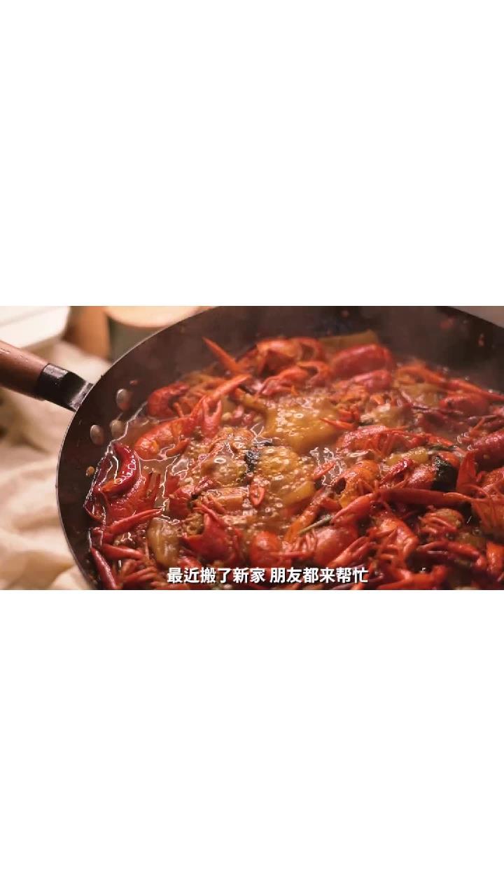 宵夜最爱的麻辣小龙虾配上啤酒真的太过瘾啦~