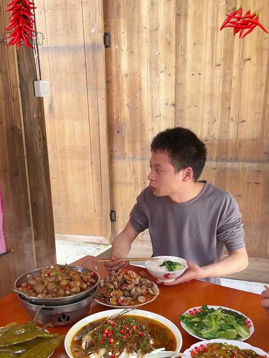 石磨慢研,辣香醇厚!0添加手工辣椒酱,拌饭拌面,一口上瘾