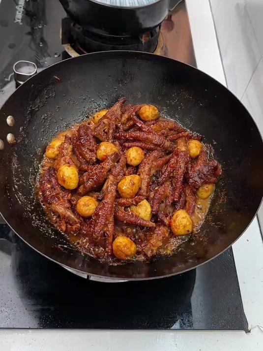 今天这个虎皮凤爪煲吃出了肉蟹的味道