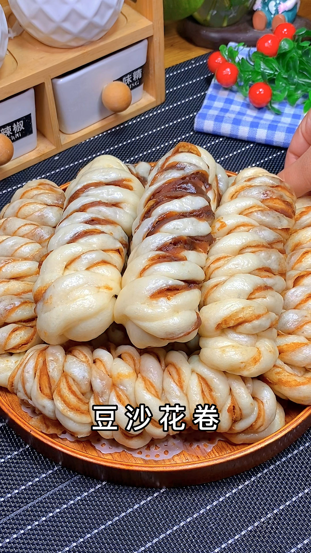 豆沙花卷,馒头这样做,蓬松暄软,还有豆沙的香甜,比面包还好吃孩子超喜欢