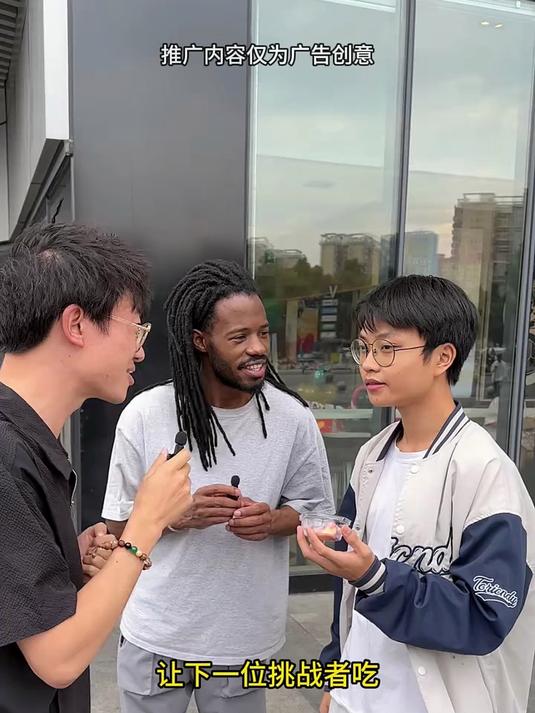 街头挑战吃雪媚娘