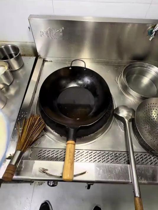 河南人无法拒绝的经典，豫菜红烧茄子#河南美食##红烧茄子##家乡的味道##家常菜#