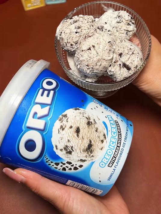 奥利奥冰淇淋大桶装,每一口都能嚼到奥利奥碎,超好吃