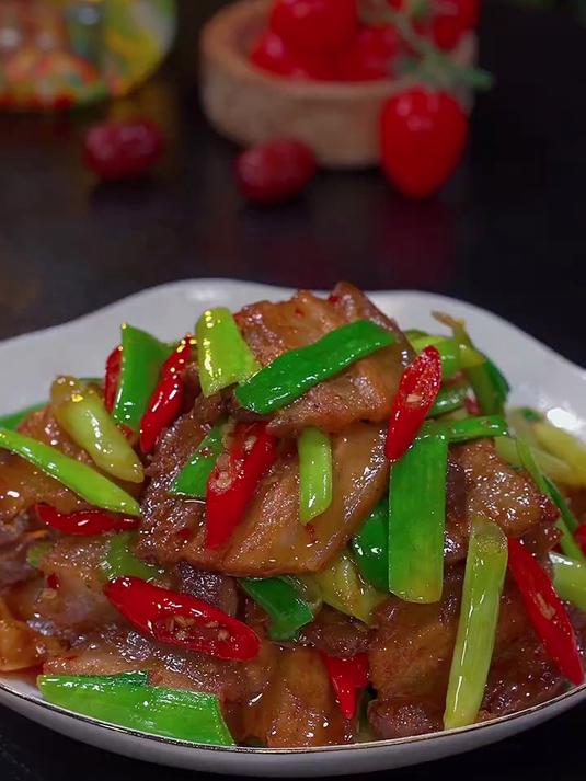很多人都喜欢饭店里的回锅肉