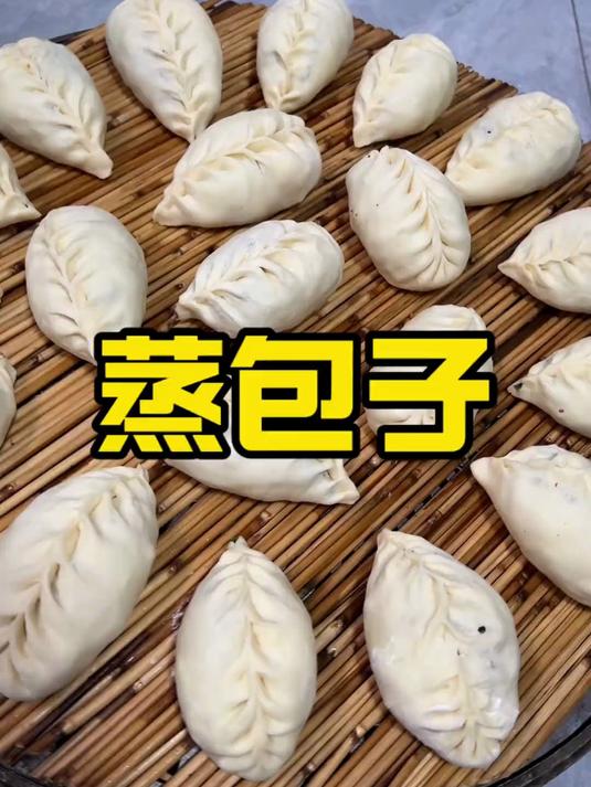 90后农村小伙大雨天蒸了一锅肉包子巡街售卖是一种什么样的体验