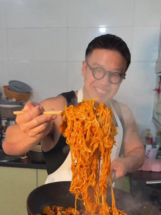 男人会做饭女人靠边站 洋葱牛肉芝士火鸡面!黏黏糊糊的真好吃#2026万象创作者大赛#