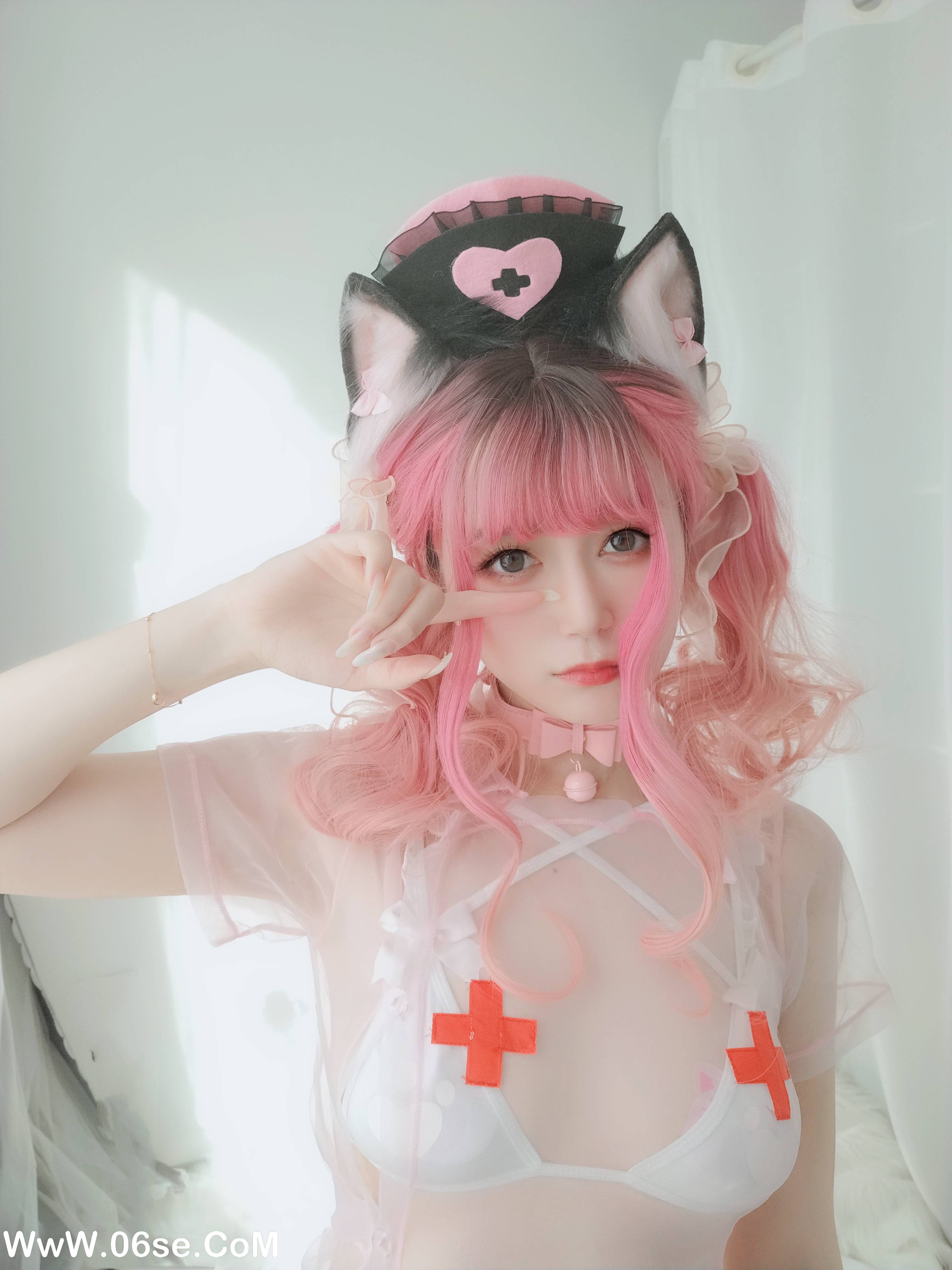 图片[33]-Coser小姐姐白银 NO.053 – 猫咪护士 [34P+1V198M]-六色网