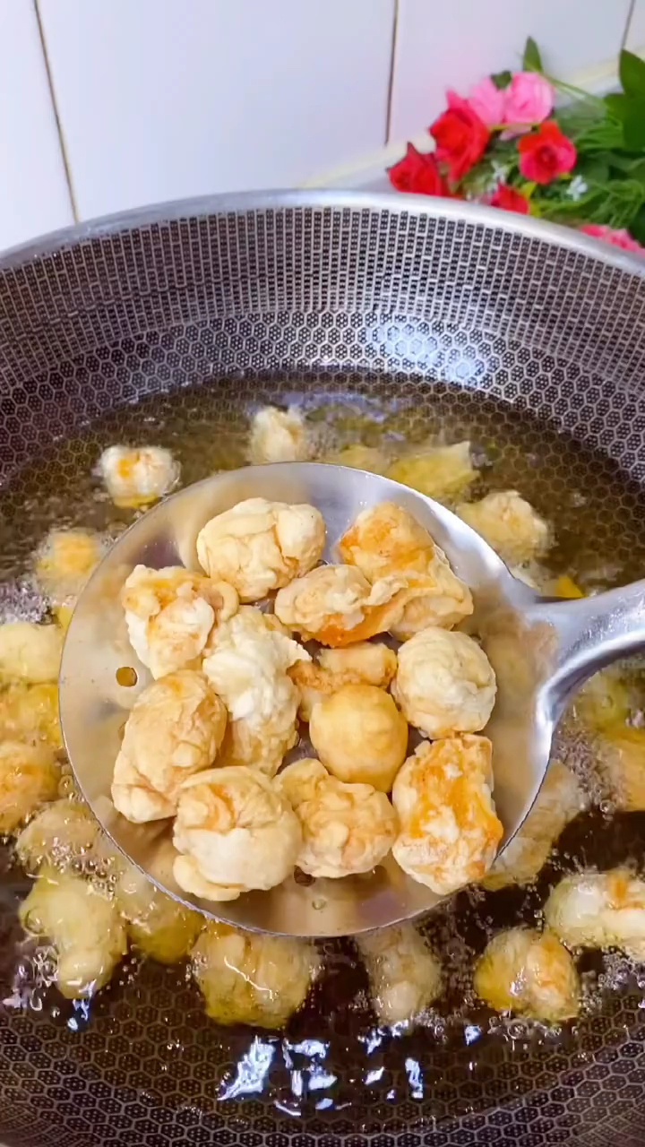 鸡米花最简单的做法,看完这个视频再也不用出去m了