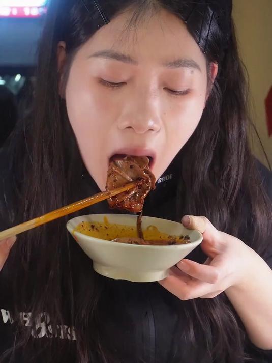 夜宵火锅时间到，谁能抵得住这一口，19元猪脚吃着真香