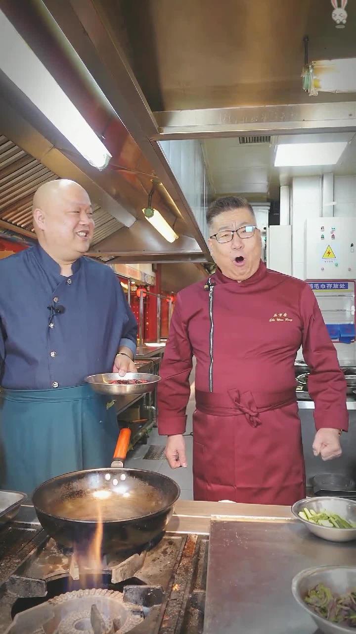 老厨子小厨子(刘辉)带来“黄焖鳝鱼”学会了