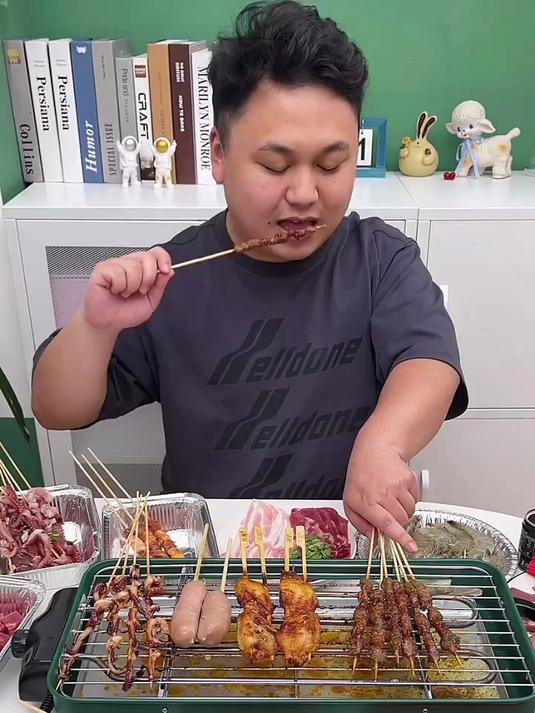 多功能电烤炉,不仅能烧烤还能烤肉,用着太方便了,还是低油烟的