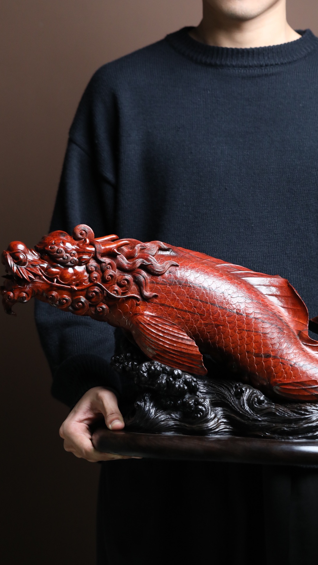 鱼跃龙门,过而为龙,唯鲤或然。鱼化龙,紫檀木雕摆件