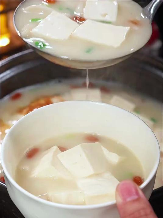 太鲜了这样的鲫鱼汤，汤鲜味美，还非常营养