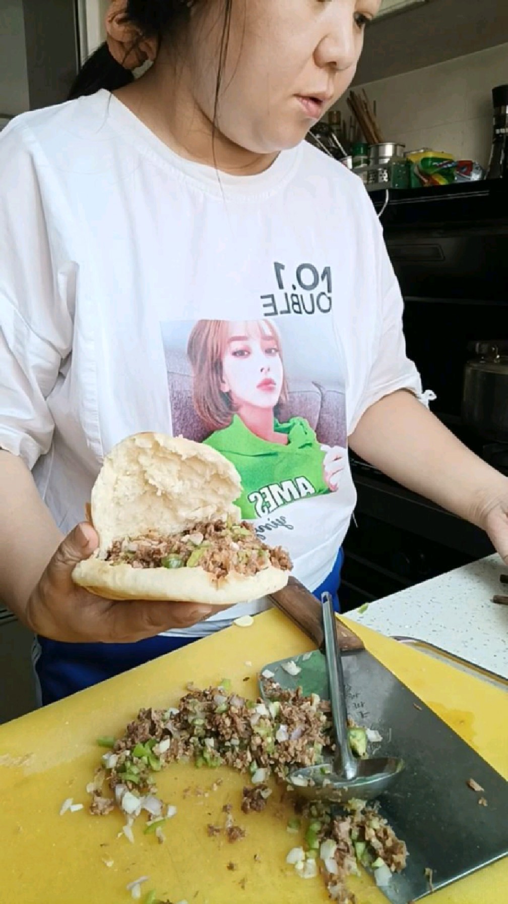 清真红烧牛肉做成肉夹馍,一口咬下去都是肉,真香