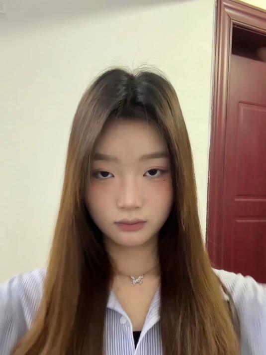 头顶有旋不对称丿乀不规则鲶鱼须