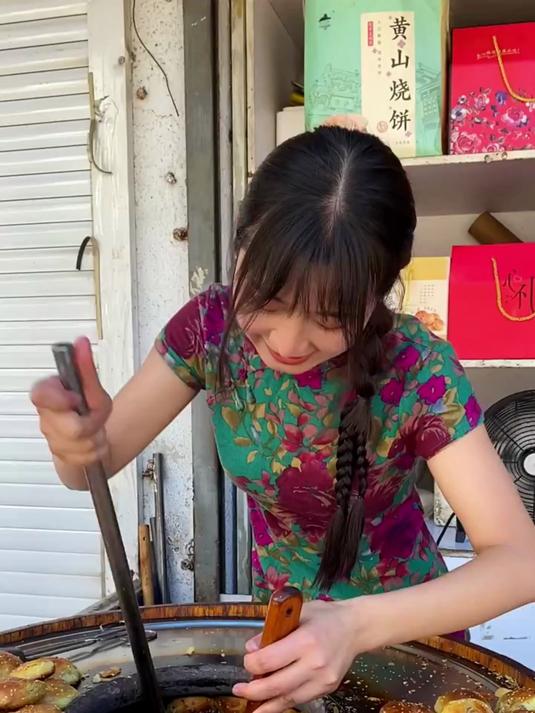 你可以没来过黄山,但不能没吃过这个黄山烧饼,油香酥脆,特别香