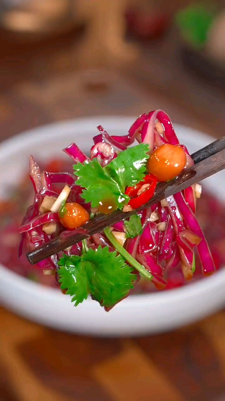 清脆爽口的凉拌紫甘蓝