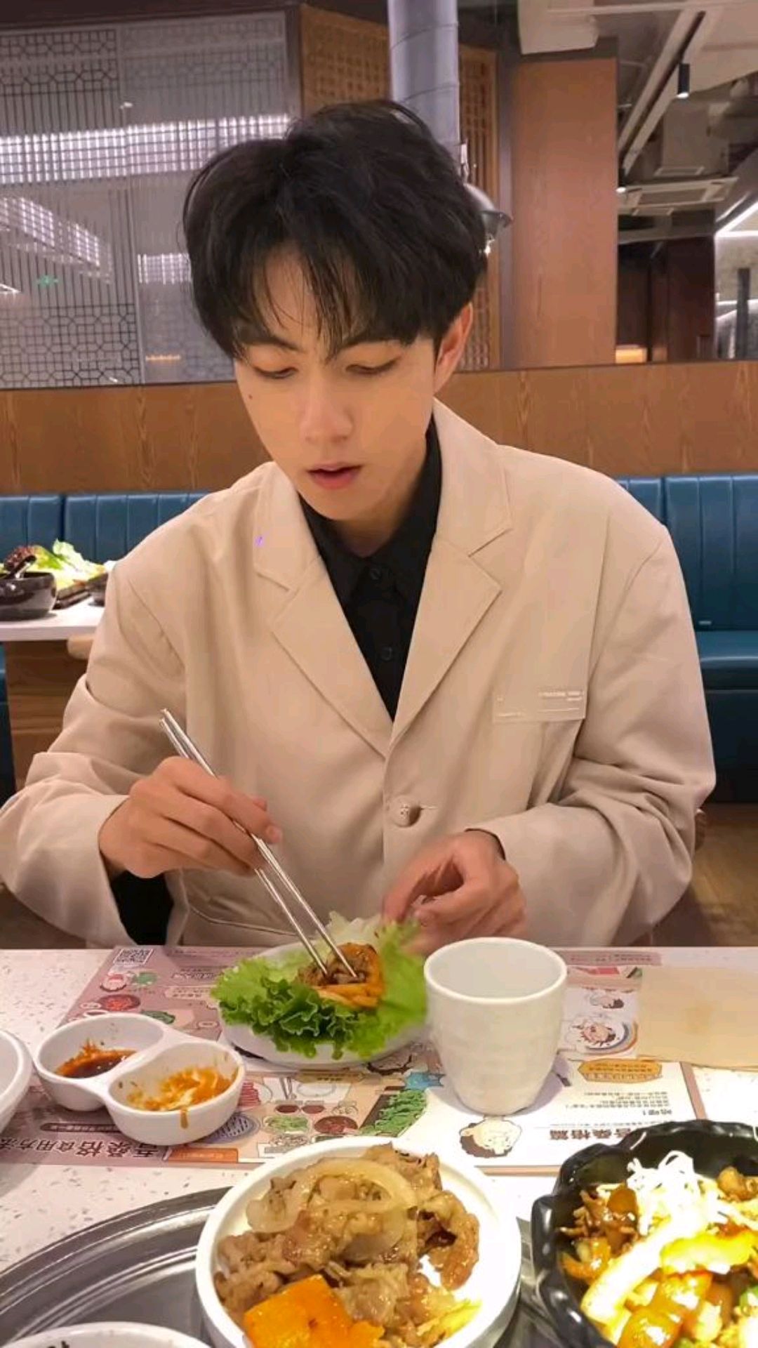 肉肉一不小心就掉了,很可爱的男孩子