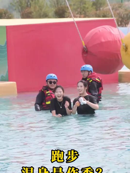 跑步湿身是作秀?浅灰暴击鲨鱼肌!自律VS荷尔蒙吵翻谁赢?